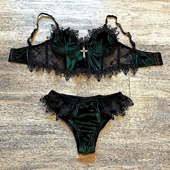 Dolls Kill Other - DOLLS KILL (NWT) - Lingerie Set - Size XS - Green + Black Velvet Bra + Panties